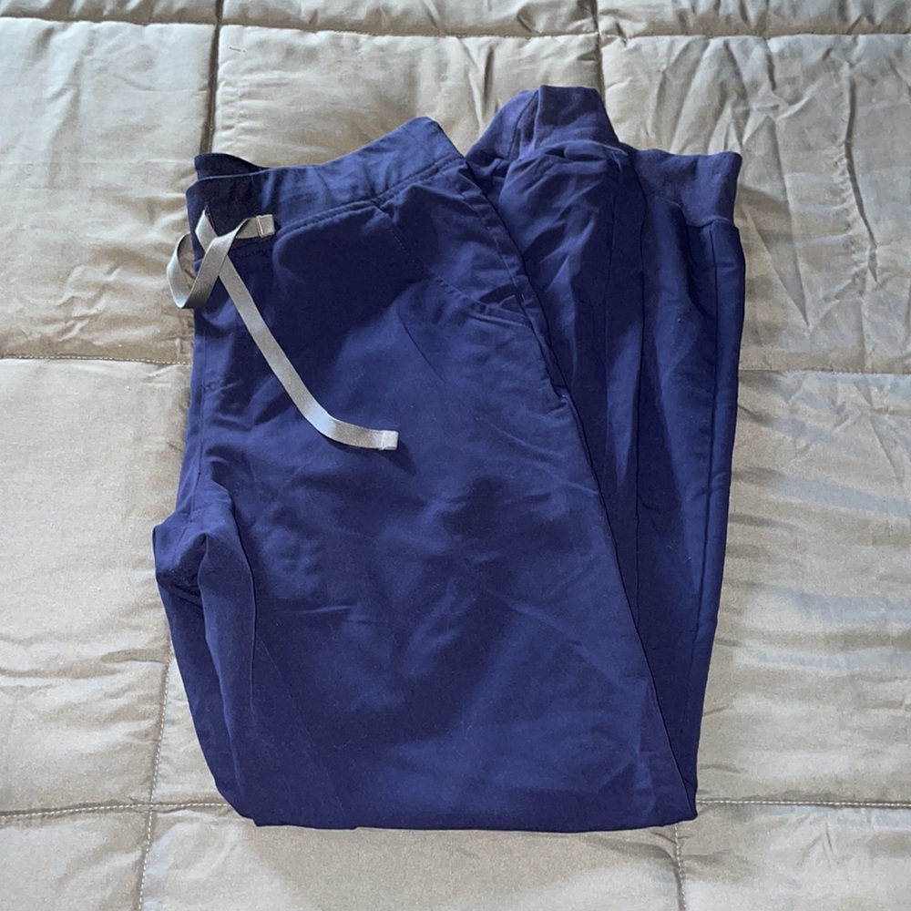 Size Medium Tall Zamora Joggers in Navy